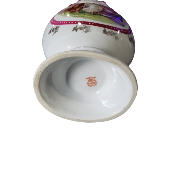 1910's Signed Gilt Royal Austria Double Handled Vase Greco Roman Classical Urn - Picture 8 of 10